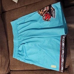 Mitchell & Ness Vancouver Grizzlies Shorts Size Large